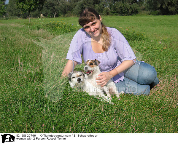 Frau mit 2 Parson Russell Terriern / woman with 2 Parson Russell Terrier / SS-20796