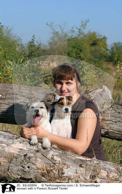 Frau mit 2 Parson Russell Terriern / woman with n Parson Russell Terrier / SS-20804