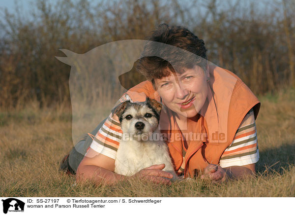 Frau und Parson Russell Terrier / woman and Parson Russell Terrier / SS-27197