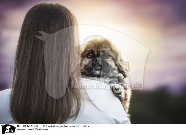 Frau und Pekinese / woman and Pekinese / KFI-01668