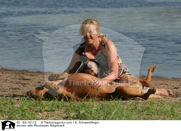 woman with Rhodesian Ridgeback / SS-16112