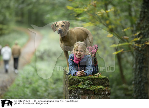 Mdchen mit Rhodesian Ridgeback / girl with Rhodesian Ridgeback / SK-01679