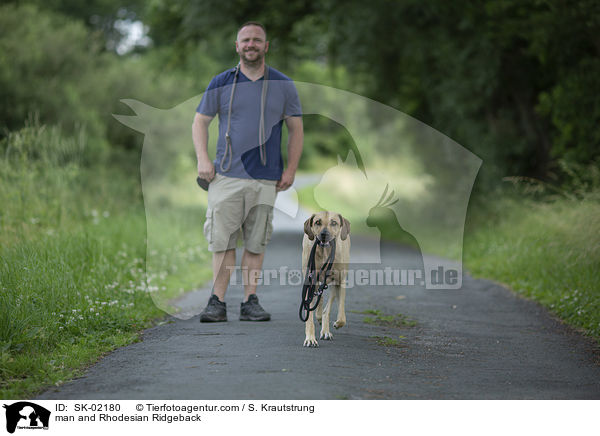 Mann und Rhodesian Ridgeback / man and Rhodesian Ridgeback / SK-02180