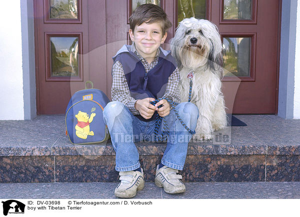 Junge mit Tibet Terrier / boy with Tibetan Terrier / DV-03698
