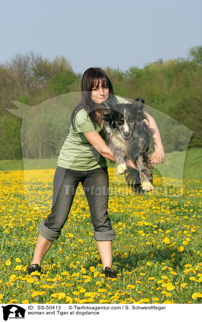 Frau und Altdeutscher Tiger beim Dogdance / woman and Tiger at dogdance / SS-50413