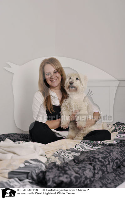Frau mit West Highland White Terrier / woman with West Highland White Terrier / AP-10118