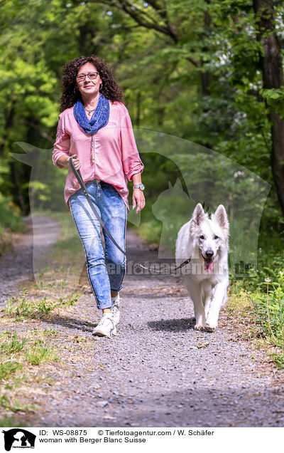 Frau mit Weiem Schferhund / woman with Berger Blanc Suisse / WS-08875