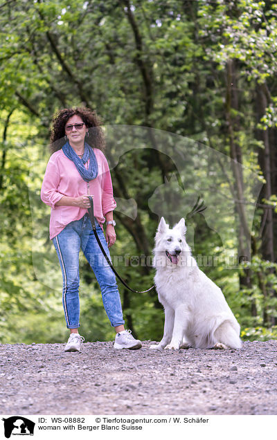 Frau mit Weiem Schferhund / woman with Berger Blanc Suisse / WS-08882