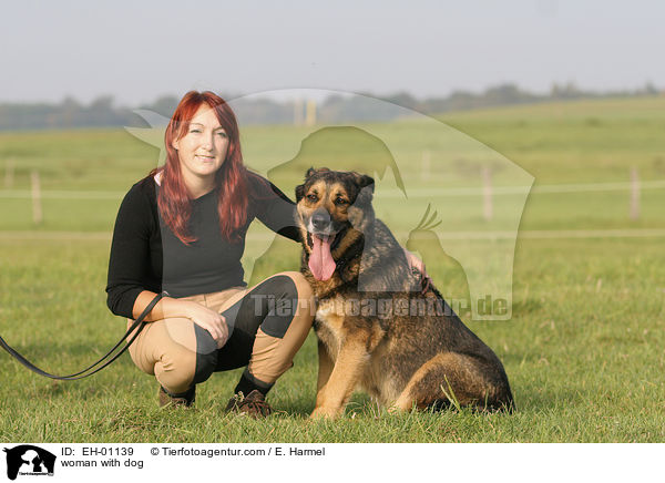 Frau mit Hund / woman with dog / EH-01139