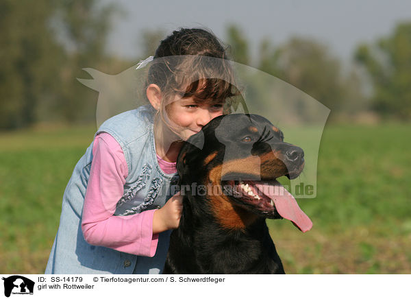 Mdchen mit Rottweiler / girl with Rottweiler / SS-14179