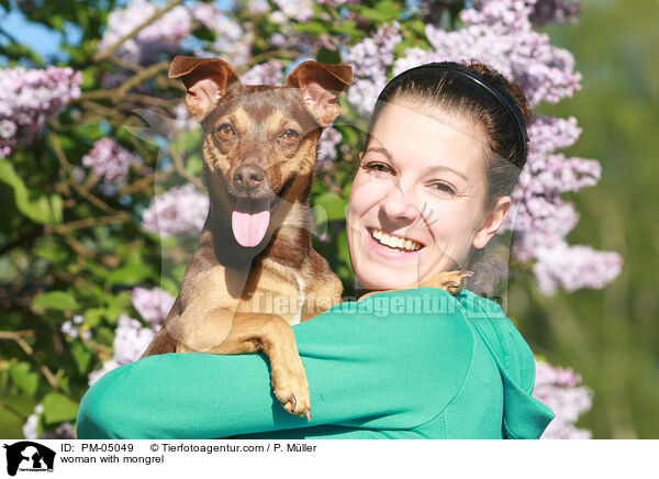 Frau mit Mischling / woman with mongrel / PM-05049