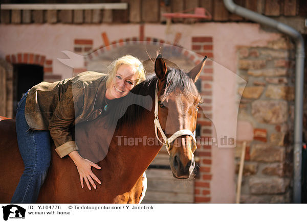 Frau mit Araber-Mix / woman with horse / YJ-04776