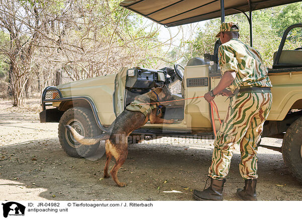 Antiwilderereinheit / antipoaching unit / JR-04982