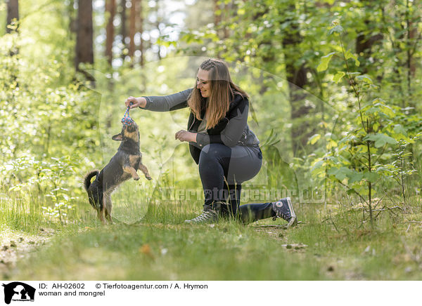 Frau und Mischling / woman and mongrel / AH-02602