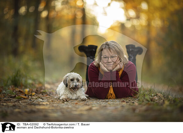 Frau und Dackel-Bolonka-zwetna / woman and Dachshund-Bolonka-zwetna / TBA-02092