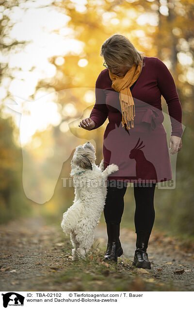 Frau und Dackel-Bolonka-zwetna / woman and Dachshund-Bolonka-zwetna / TBA-02102