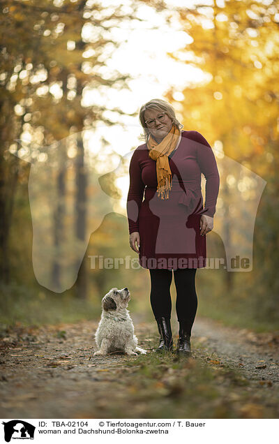 Frau und Dackel-Bolonka-zwetna / woman and Dachshund-Bolonka-zwetna / TBA-02104