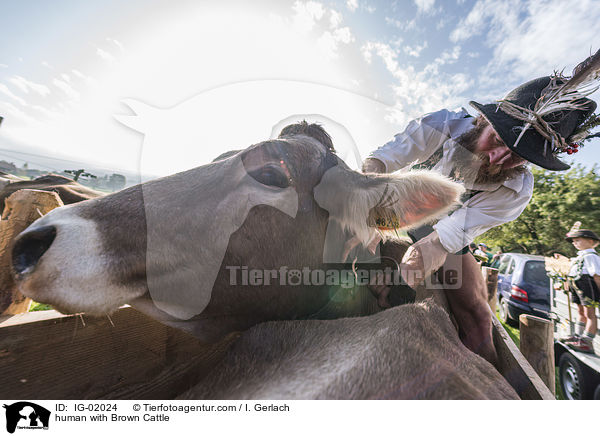 Mensch mit Braunvieh / human with Brown Cattle / IG-02024