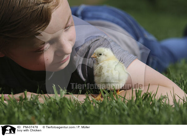 boy with Chicken / PM-07478