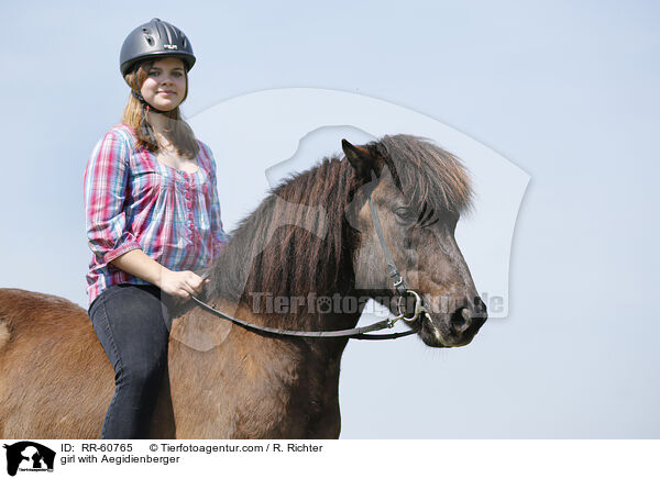 Mdchen mit Aegidienberger / girl with Aegidienberger / RR-60765