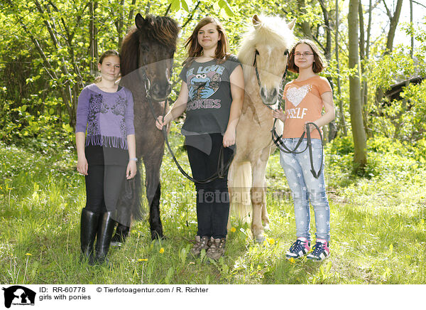 Mdchen mit Ponys / girls with ponies / RR-60778