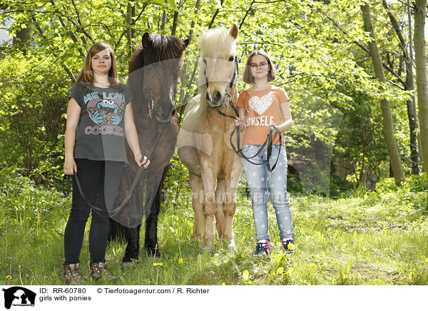 Mdchen mit Ponys / girls with ponies / RR-60780