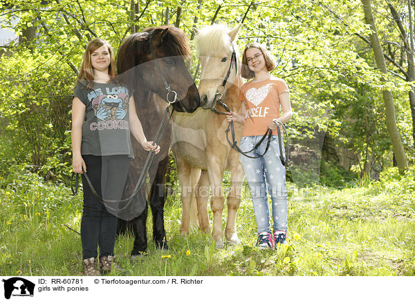 Mdchen mit Ponys / girls with ponies / RR-60781