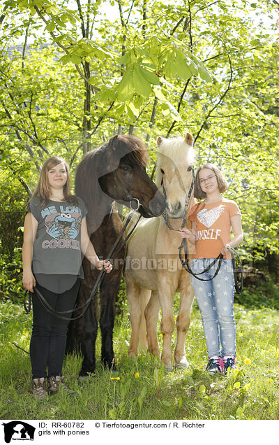 Mdchen mit Ponys / girls with ponies / RR-60782