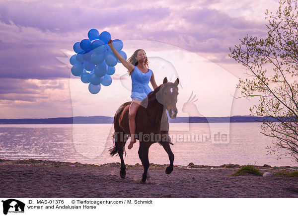 Frau und Andalusier / woman and Andalusian Horse / MAS-01376