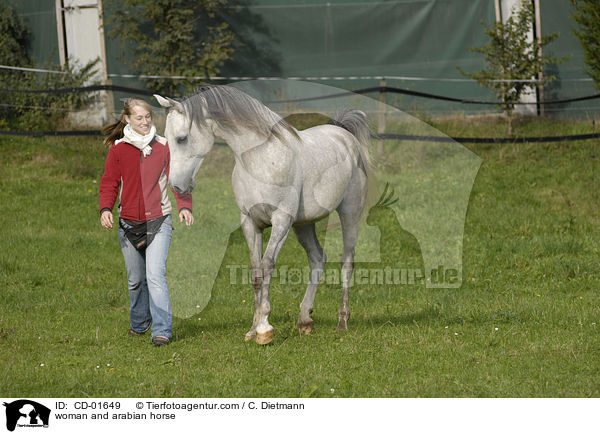 Frau und Araber / woman and arabian horse / CD-01649