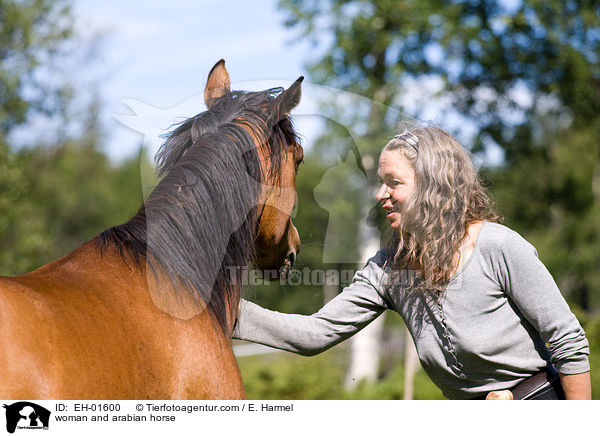 Frau und Araber / woman and arabian horse / EH-01600