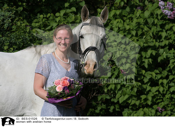 Frau mit Araber / woman with arabian horse / BES-01526