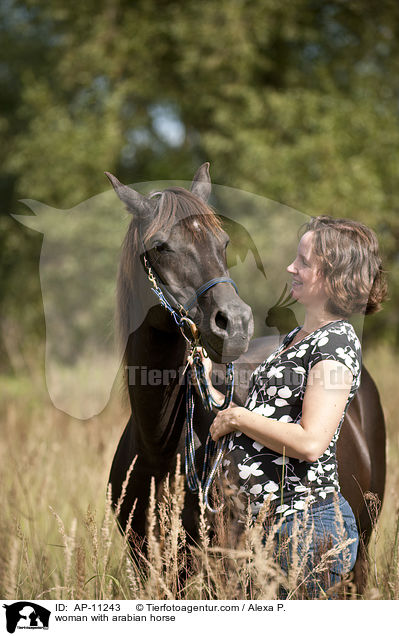 Frau mit Araber / woman with arabian horse / AP-11243