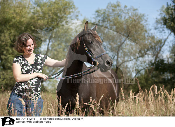 Frau mit Araber / woman with arabian horse / AP-11245