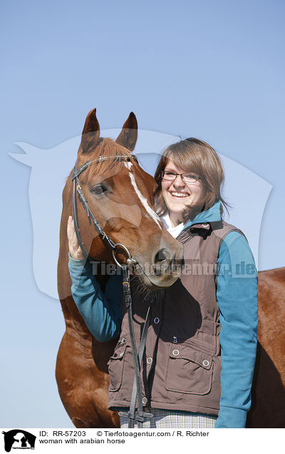 Frau mit Araber / woman with arabian horse / RR-57203