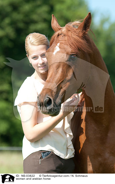 Frau und Araber / woman and arabian horse / NS-03822