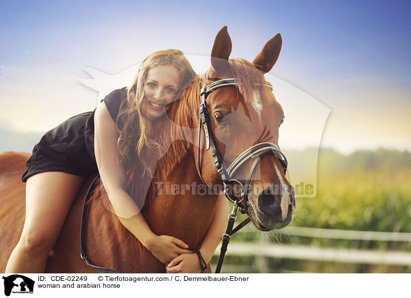Frau und Araber / woman and arabian horse / CDE-02249
