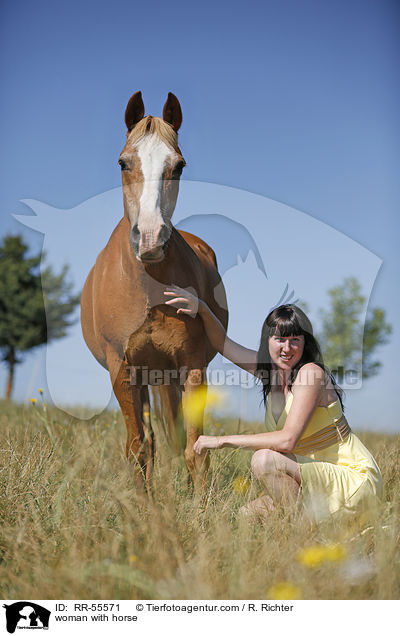 Frau mit Arabohaflinger / woman with horse / RR-55571