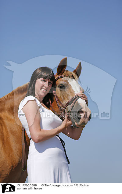 Frau mit Arabohaflinger / woman with horse / RR-55588