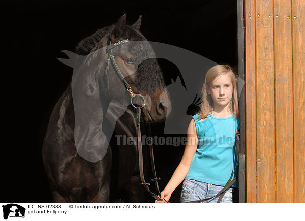 girl and Fellpony / NS-02388