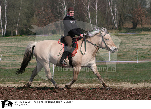 Freizeitreiten / riding woman / PM-02200