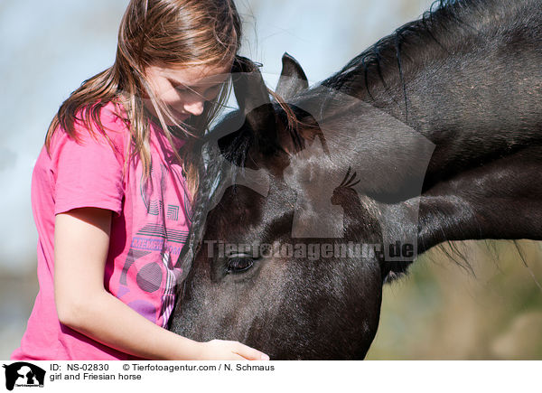 Mdchen und Friese / girl and Friesian horse / NS-02830
