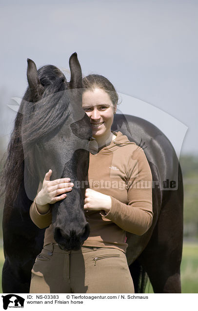 woman and Frisian horse / NS-03383