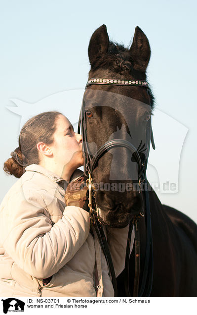 Frau und Friese / woman and Friesian horse / NS-03701