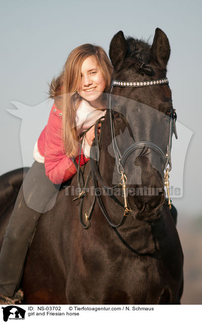 Mdchen und Friese / girl and Friesian horse / NS-03702