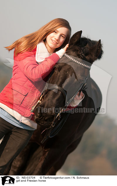 Mdchen und Friese / girl and Friesian horse / NS-03704