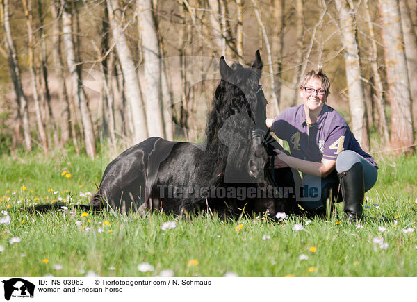 woman and Friesian horse / NS-03962