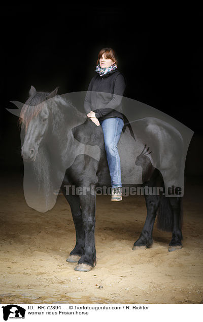 Frau reitet Friese / woman rides Frisian horse / RR-72894