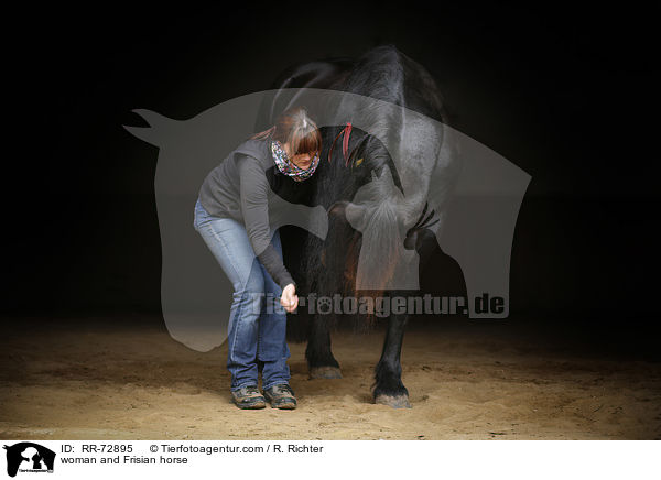 Frau und Friese / woman and Frisian horse / RR-72895