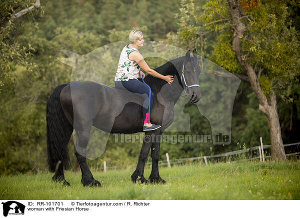 Frau mit Friese / woman with Friesian Horse / RR-101701
